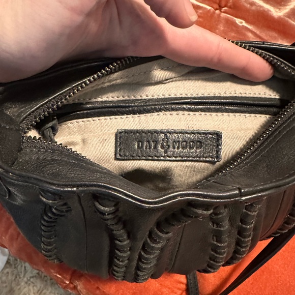 Day & Mood Leather Crossbody black - Picture 11 of 11